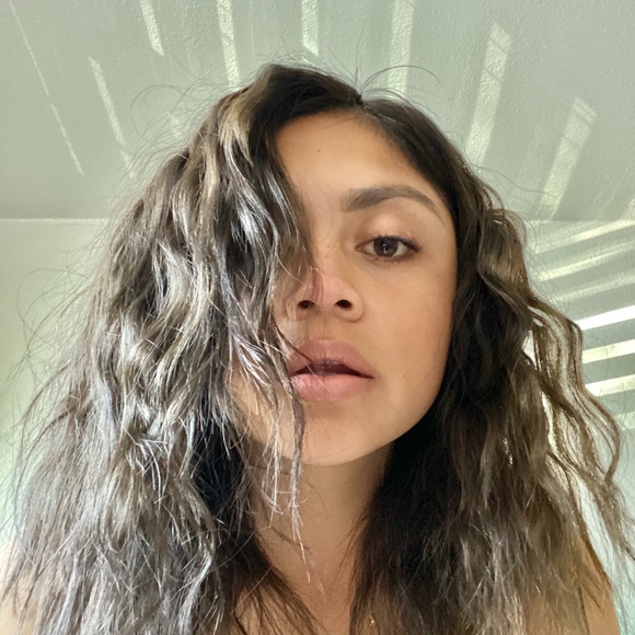 Meet your Posher, Yanet - Picture 1 of 1